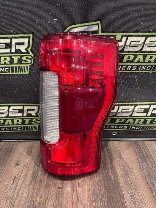 2017-19 FORD F250 F350 F450 PASSENGER RIGHT LED TAIL LIGHT OEM *SCUFFS 5-6*