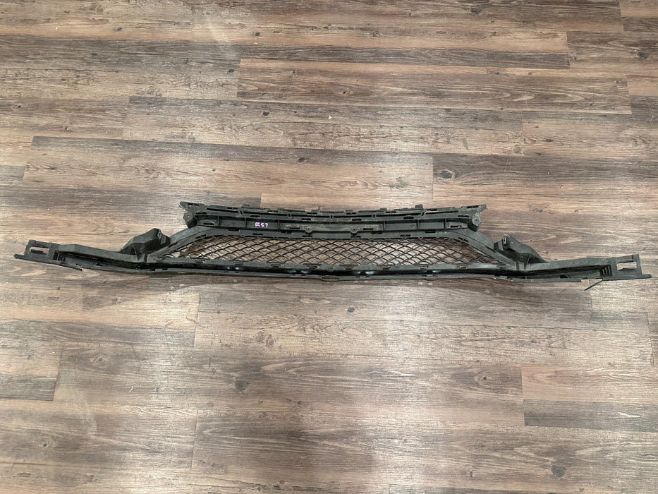 2017 MERCEDES-BENZ C63 AMG CONV FRONT BUMPER LOWER GRILLE OEM *2 BROKEN TABS*
