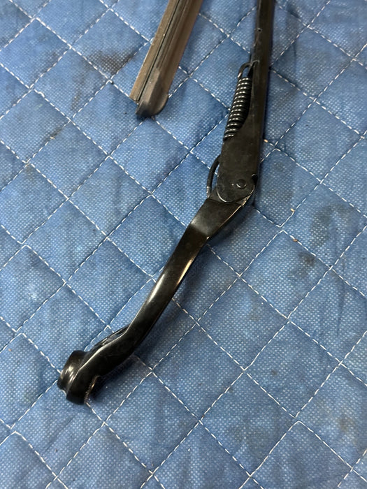 2012 2014 AUDI R8 FRONT DRIVER LEFT WINDSHIELD WIPER OEM