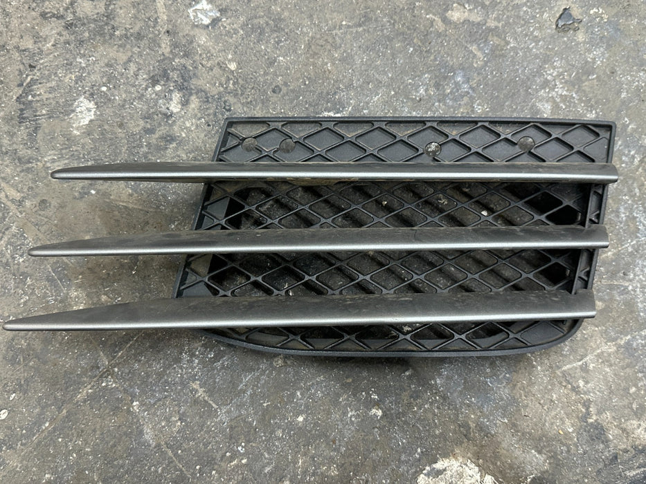 2014 AUDI R8 REAR RIGHT BUMPER GRILLE AIR VENT OEM ~BROKEN TAB~ 420 807 698