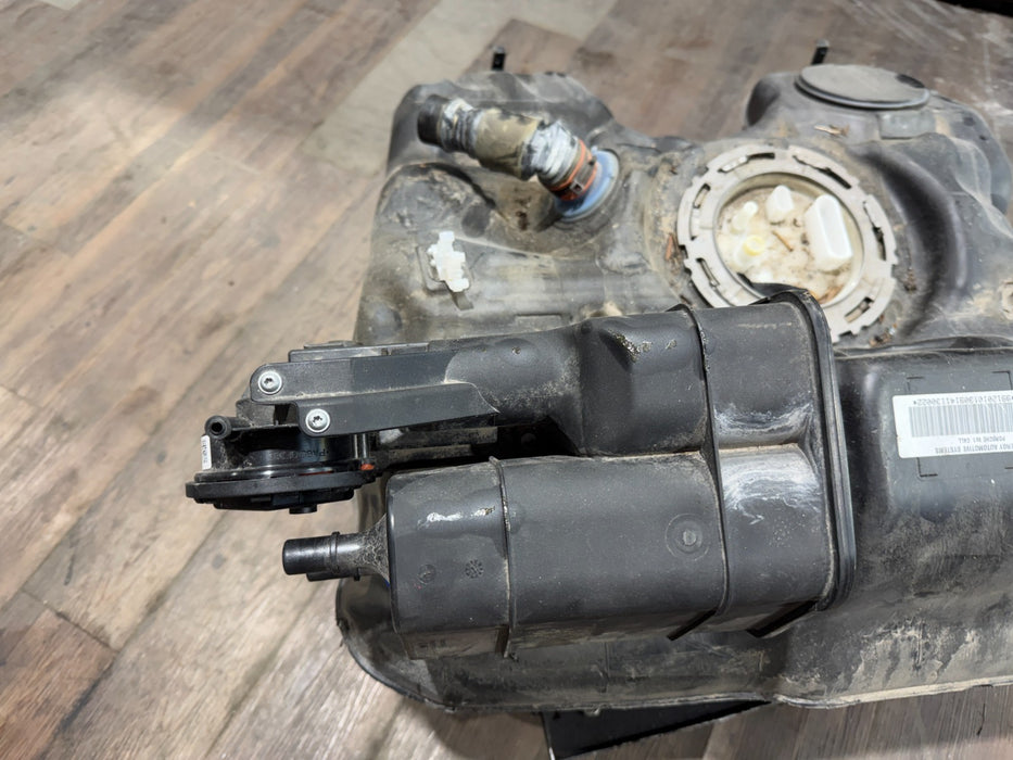 2014 PORSCHE 911 TURBO S 991 64 LITER FUEL TANK WITH FUEL PUMP OEM 991201013