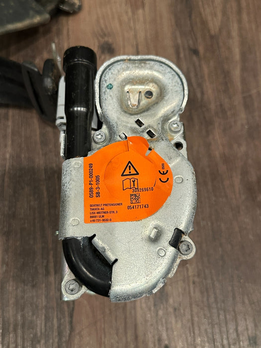 2017 AUDI R8 LEFT RIGHT SEATBELT PAIR OEM