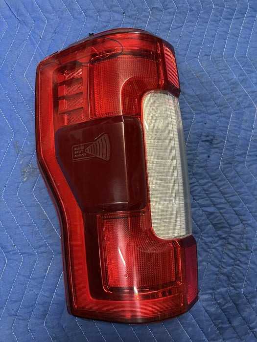 2017-2019 FORD F250 F350 F450 DRIVER LEFT LED TAIL LIGHT OEM *CHIPPED* NO MODULE