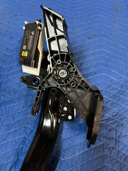 2020 BMW M8 COMPETITION F93 G16 OEM BRAKE PEDAL ASSEMBLY D2687427305 687427305