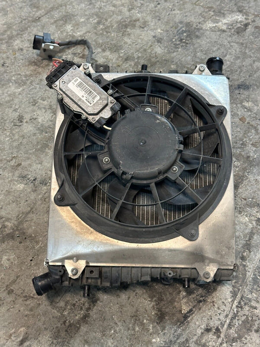 2014 AUDI R8 FRONT DRIVER LEFT RADIATOR 420 121 281 420121281 ASSEMBLY ~READ~
