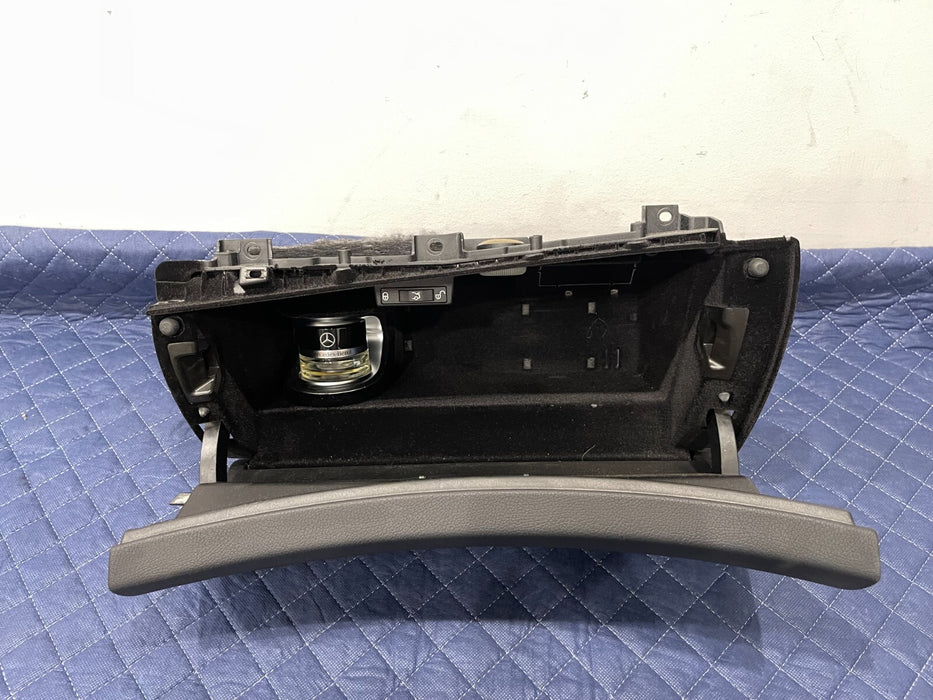 2019 MERCEDES BENZ E63S AMG FRONT DASH GLOVE BOX STORAGE COMPARTMENT OEM
