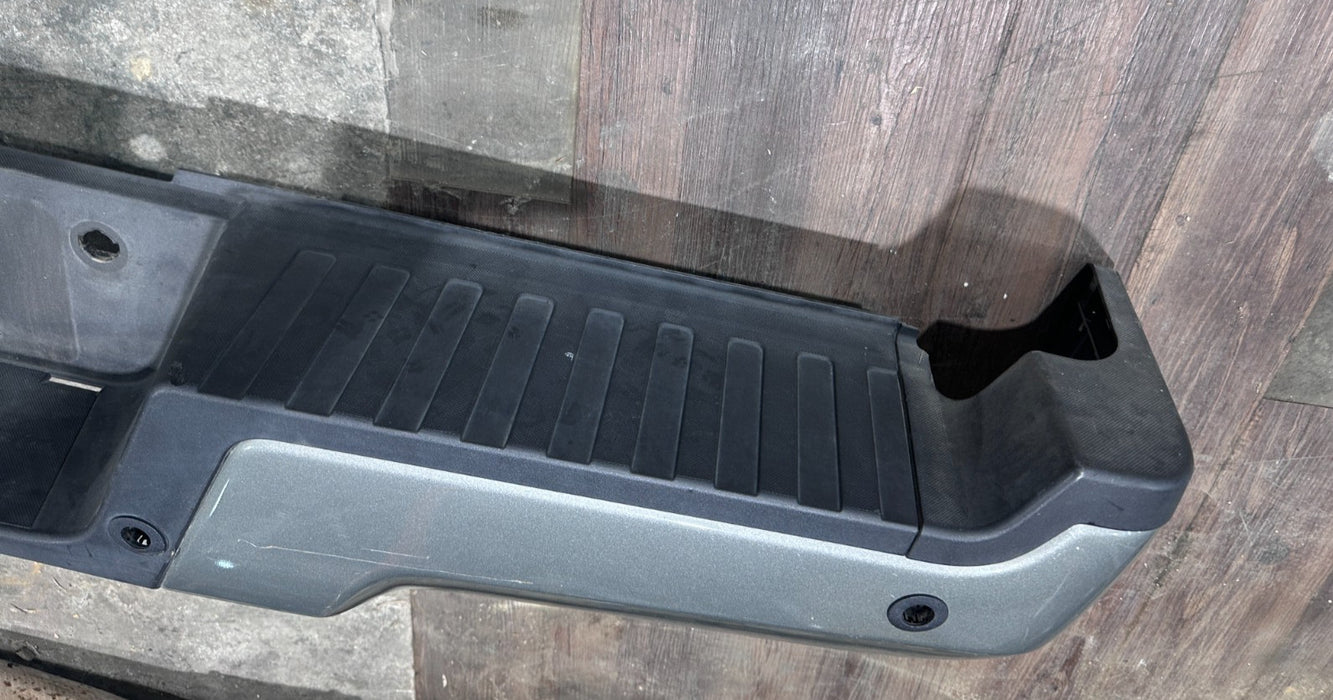 2017 2019 FORD F250 REAR BUMPER ASSEMBLY OEM (READ/SLIGHT SCUFFS SCRATCHES)