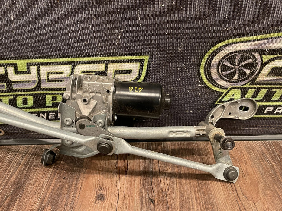 2020 BMW M8 COMP F93 FRONT WINDSHIELD WIPER MOTOR OEM