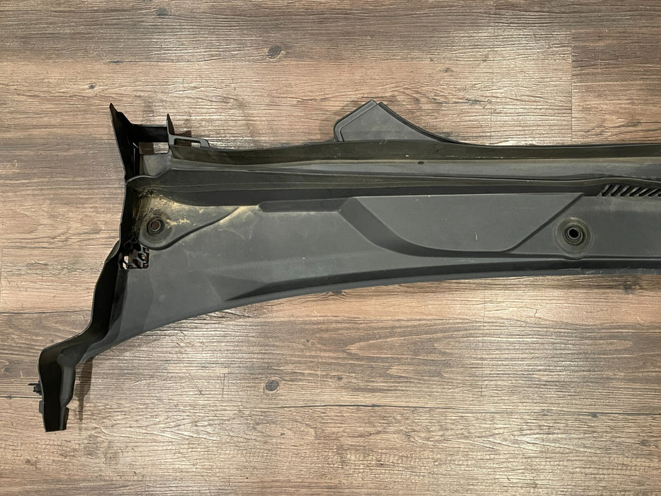 2020 BMW M8 COMP F93 FRONT WINDSHIELD COWL PANEL COVER TRIM OEM 51717435326
