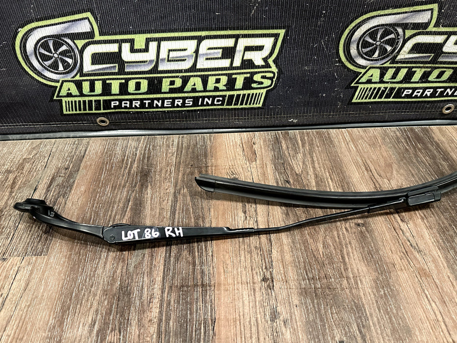 2017 2018 AUDI R8 PLUS FRONT PASSENGER RIGHT WINDSHIELD WIPER OEM