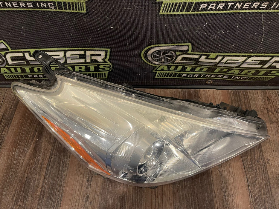 2014 TOYOTA PRIUS V PASSENGER RIGHT HEADLIGHT OEM *SUN DAMAGE/YELLOWING* (READ!)