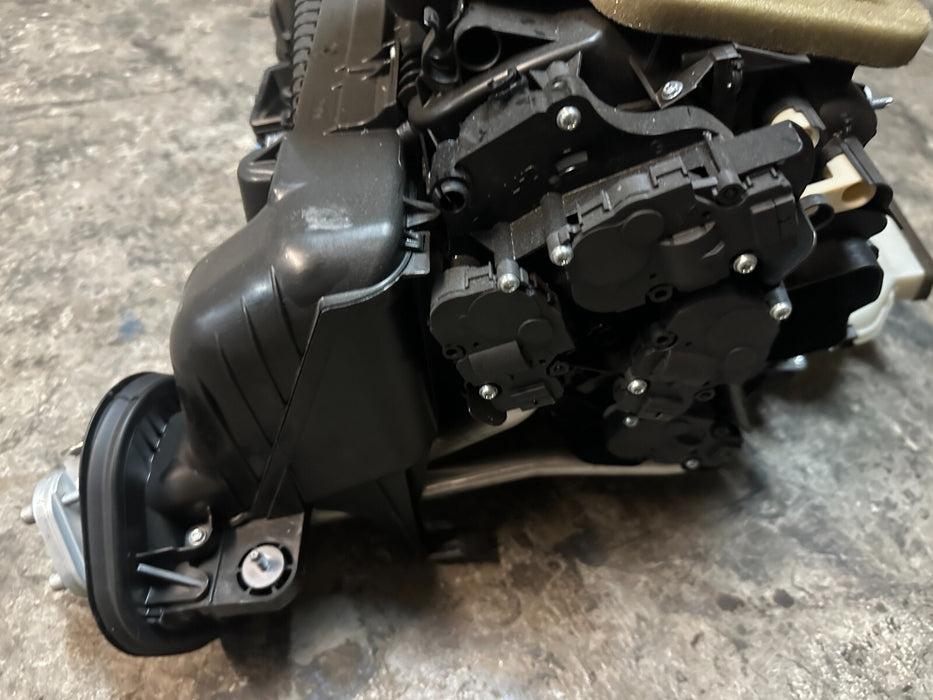 2020 BMW M4 F82 HVAC HEATER CORE A/C BLOWER HOUSING UNIT ASSEMBLY 6411 9325141