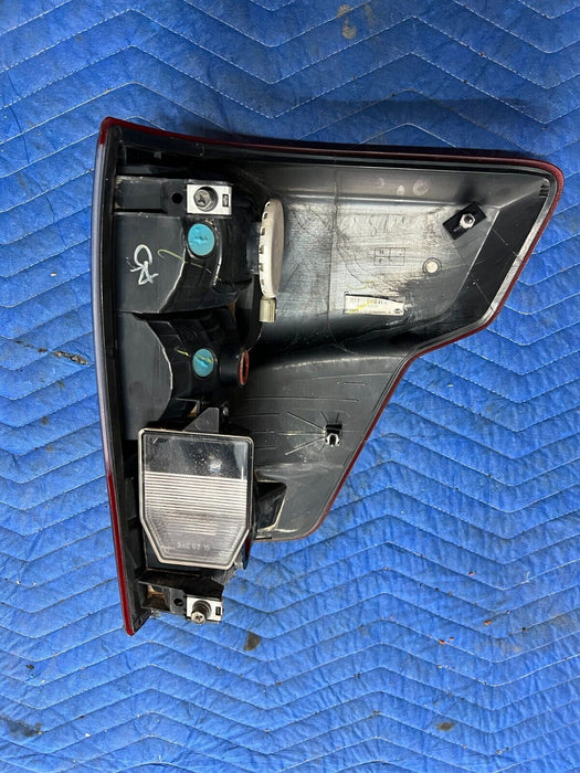 2016 2019 NISSAN TITAN XD DRIVER LEFT HALOGEN TAIL LIGHT 26555 EZ21D OEM