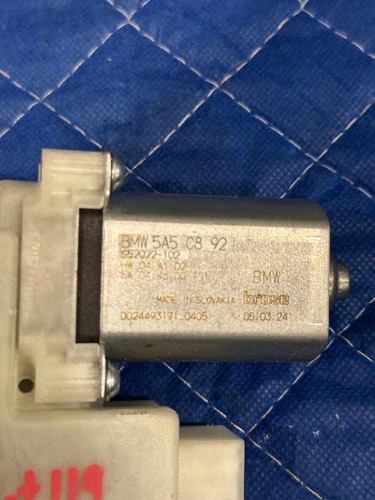 2024 BMW M3 M4 G80 G82 FRONT RIGHT WINDOW REGULATOR MOTOR OEM 5A5C892