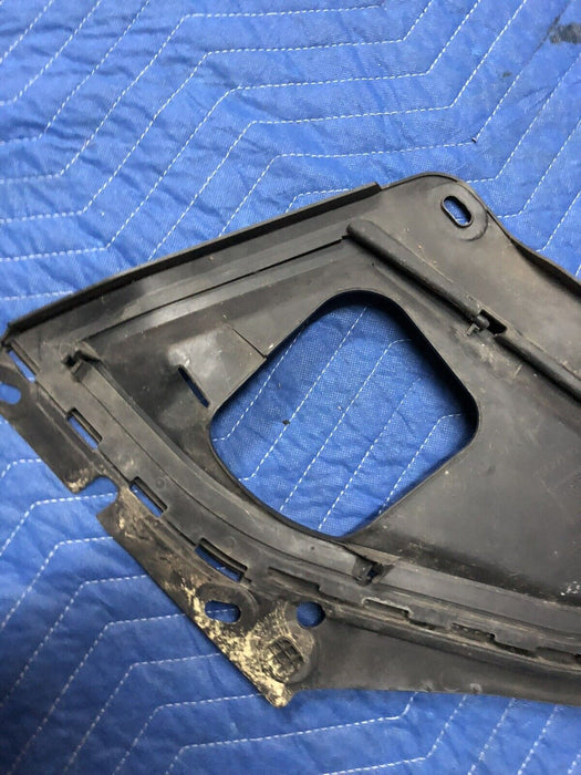 2011 BMW 550i F10 5 SERIES OEM FRONT RIGHT SUPPORT SEAL COVER 51757019804