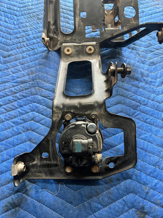 2016 NISSAN TITAN XD INNER FRONT LEFT DRIVER BUMPER BRACKET W/ FOGLIGHT OEM