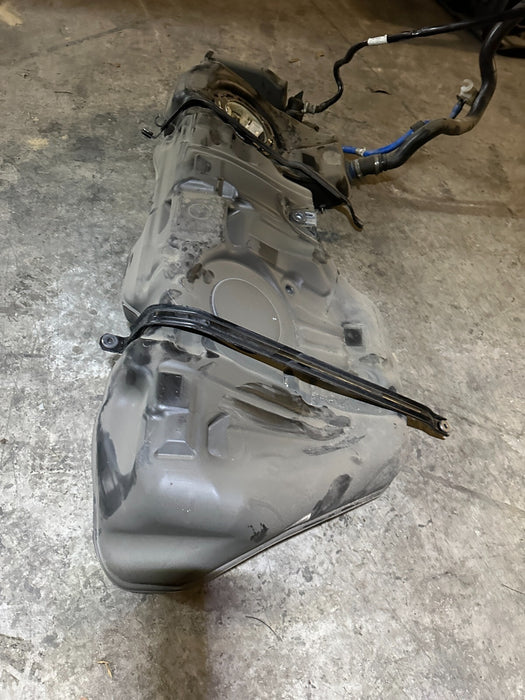 2020 BMW M4 F82 OEM FUEL GAS RESERVOIR CANISTER TANK W/ FILLER NECK