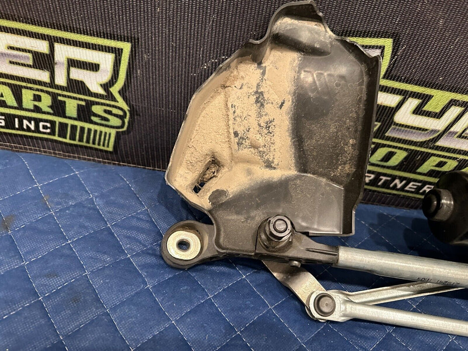 2015-2020 BMW M4 F82 FRONT WINDSHIELD WIPER MOTOR OEM 7 267 503 03