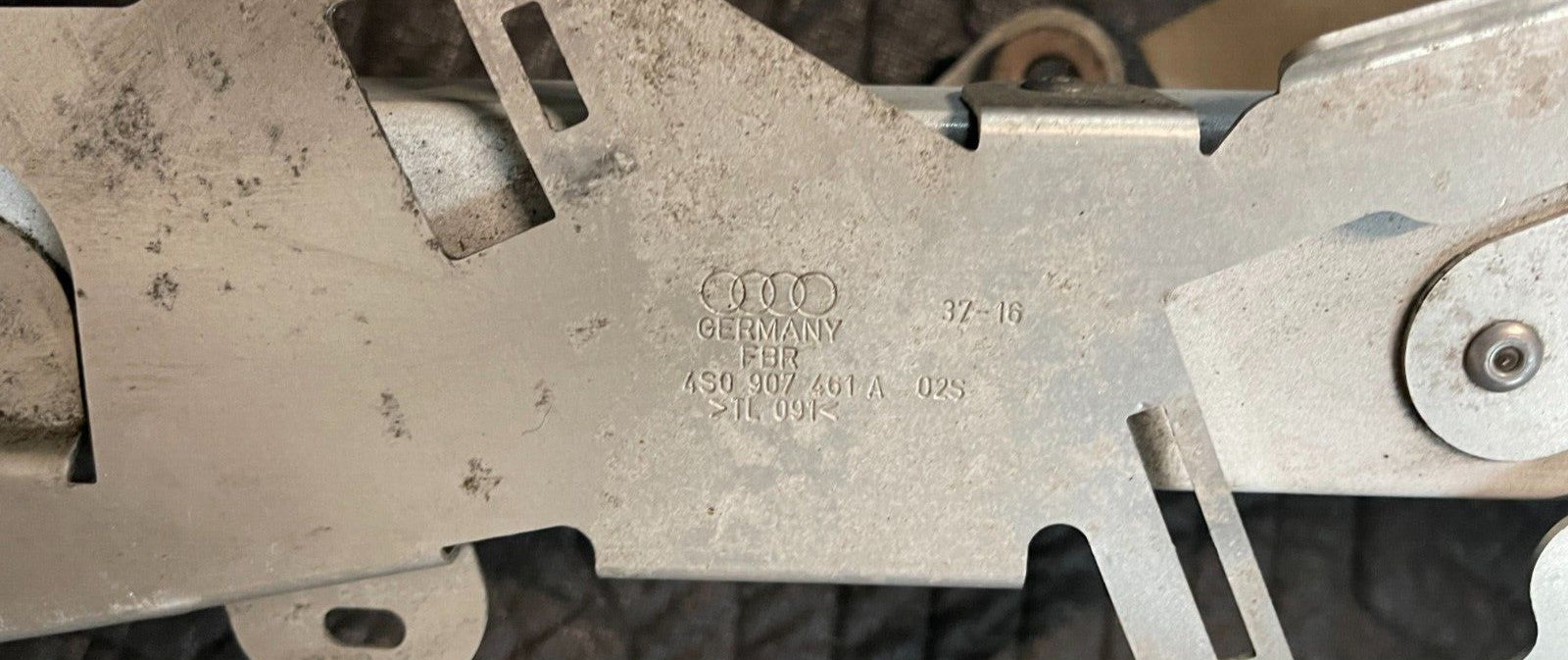 2017 AUDI R8 V10 BRACKET OEM 4S0 907 461 A