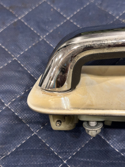 2017-2019 FORD F250 F350 FRONT LEFT DOOR HANDLE TRI COAT (UG) OEM *BURN DAMAGE*