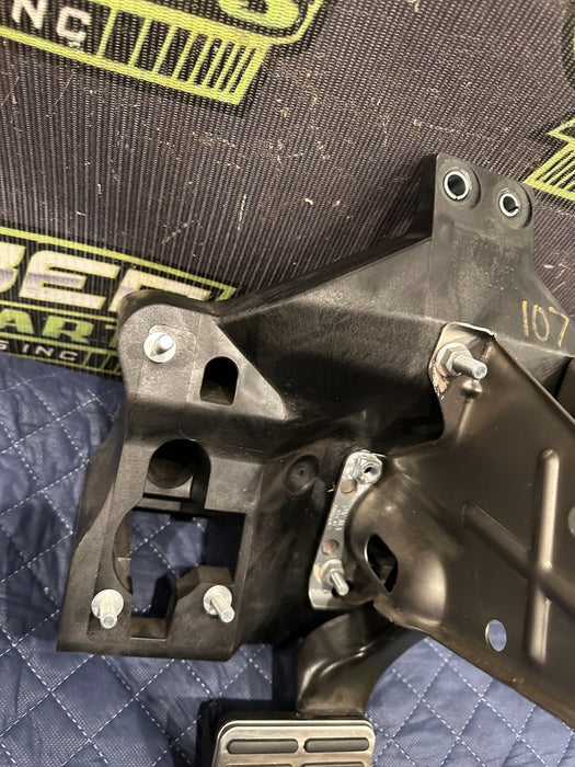 2014 Audi R8 V10 BRAKE PEDAL BOX ASSEMBLY 423 723 021 H 2008 - 2015 OEM