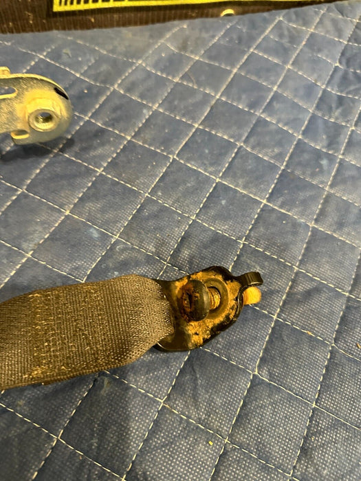 2017 RAM 2500 LARAMIE FRONT PASSENGER RIGHT SEAT BELT RETRACTOR OEM