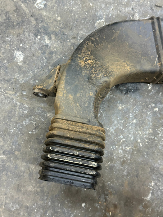 2014 AUDI R8 OEM RIGHT CENTRE INTAKE AIR DUCT 420129928 420 129 928