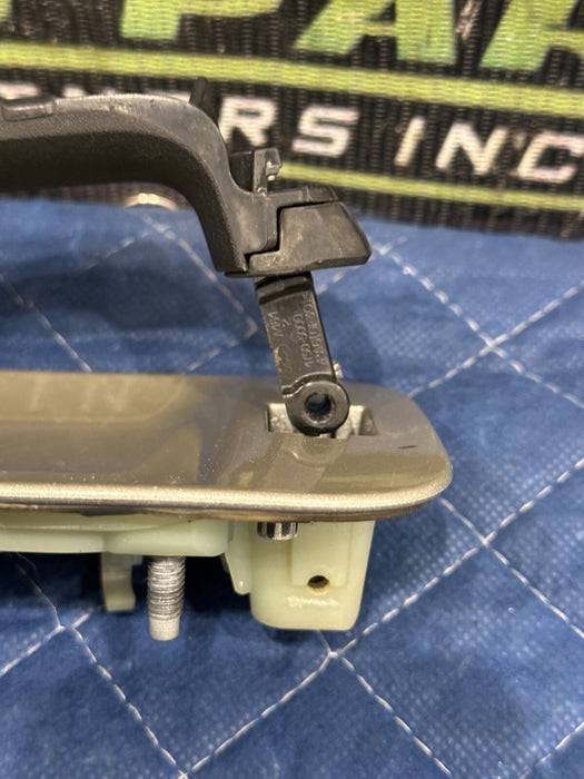 2017-2019 FORD F250 F350 F450 REAR RIGHT WHITE GOLD DOOR HANDLE OEM ~DAMAGE~