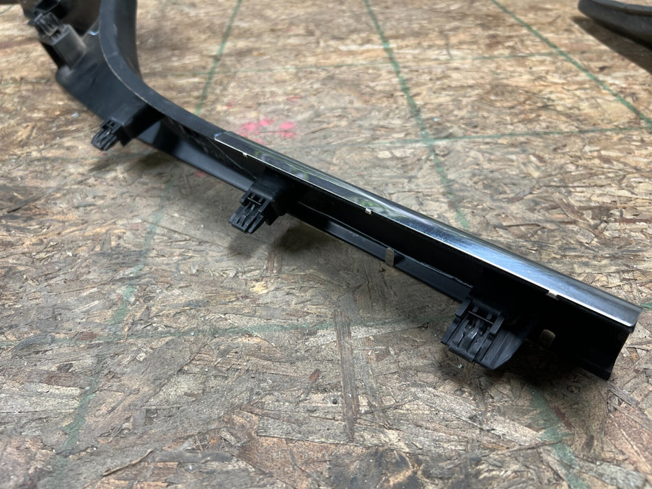 2010-18 RAM 2500 3500 4500 Megacab Rear RH Passenger Side Scuff Panel 1LY26TRMAA
