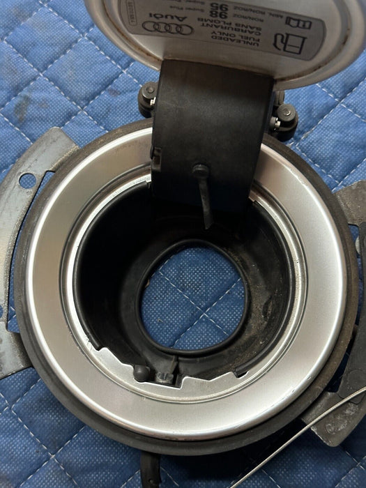 2014 AUDI R8 FUEL CAP DOOR LID ASSEMBLY OEM 420 809 900 *READ DESC/SCUFFS*