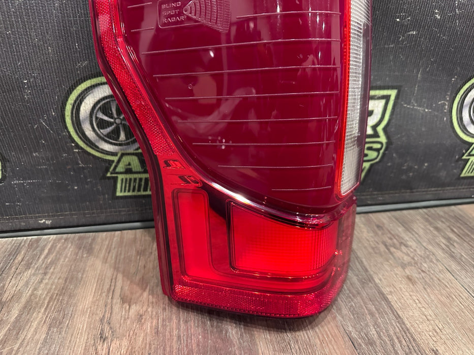 2020-22 FORD F250 F350 F450 DRIVER LEFT LED TAIL LIGHT W BLIND SPOT MODULE OEM