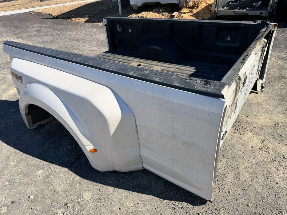 2017 2018 2019 FORD F350 F450 PLATINUM BED 8' TRI-COAT METALLIC WHITE (UG)