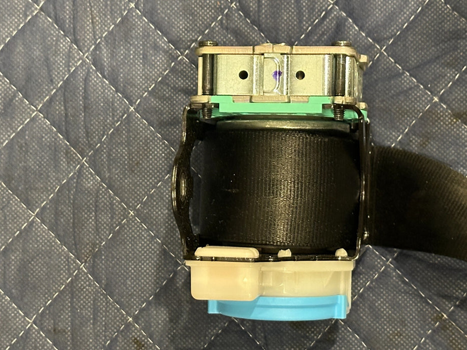2014 AUDI R8 OEM COUPE FRONT RIGHT SEAT BELT RETRACTOR OEM 423 857 706 C