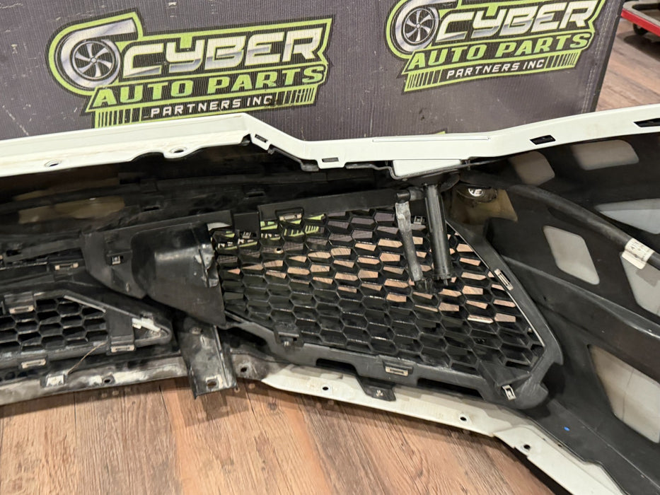 2019 LAMBORGHINI HURACAN 610 FRONT BUMPER OEM WHITE COMPLETE MINUS SENSORS