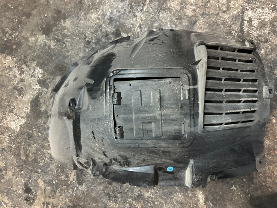 2020 BMW M4 F82 FRONT PASSENGER RIGHT FENDER LINER SET