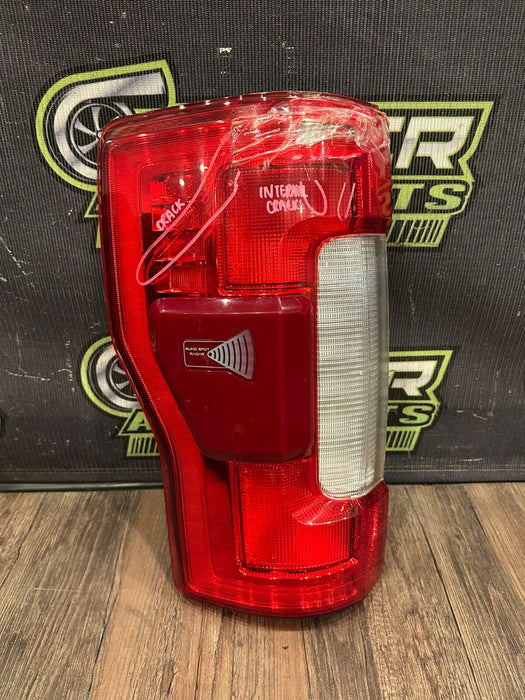 2017-2019 FORD F250 F350 F450 LEFT LED TAIL LIGHT OEM *DAMAGED/READ*