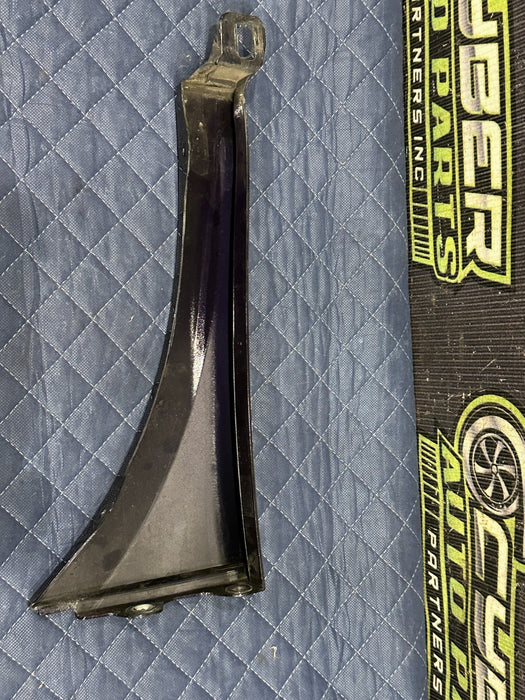 2014 AUDI R8 OEM DRIVER LEFT FENDER GARNISH PANEL TRIM W/ BRACKET & FOAM