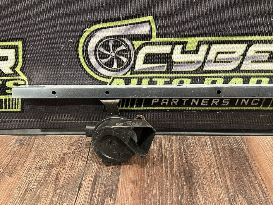 2017-18 AUDI R8 MOUNTING BRACKET W LEFT RIGHT HORN ASSEMBLY OEM