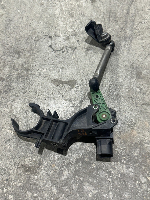 2014 PORSCHE 911 TURBO S LEFT HEADLIGHT HEIGHT LEVEL SENSOR OEM 991.631.381.00