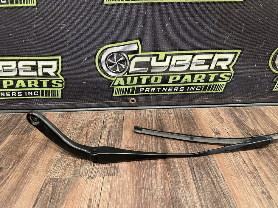 2020 BMW M4 F82 FRONT LEFT RIGHT WINDSHELD WIPER ARMS PAIR OEM