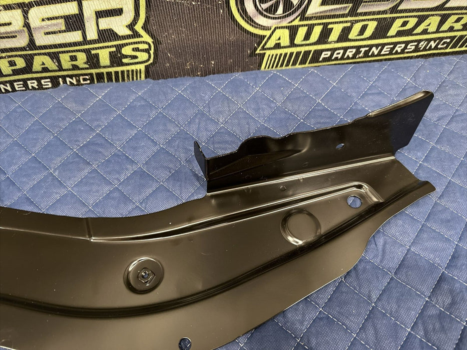 2015 Porsche 911 FRONT RIGHT FENDER RAIL BRACKET 99150139800GRV ~BRAND NEW~