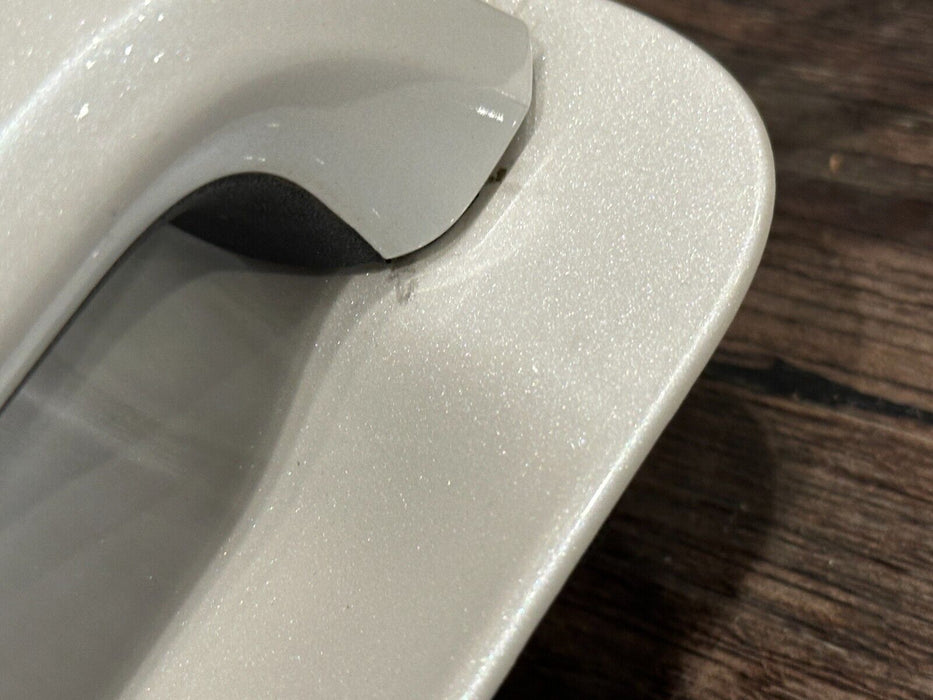 2017 FORD F250 F350 FRONT RIGHT DOOR HANDLE METALLIC WHITE (UG) ~MINOR WEAR~