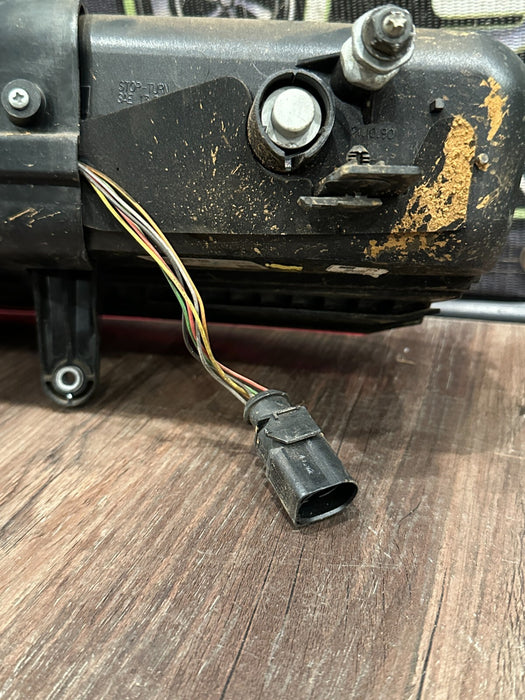 2014 AUDI R8 DRIVER LEFT LED TAIL LIGHT OEM *SCRATCHES 5-6* 420 945 095 L