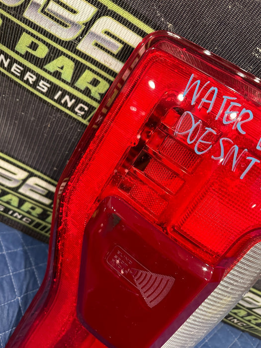 2017-2019 FORD F250 F350 F450 DRIVER LEFT TAIL LIGHT OEM *WATER DAMAGE*