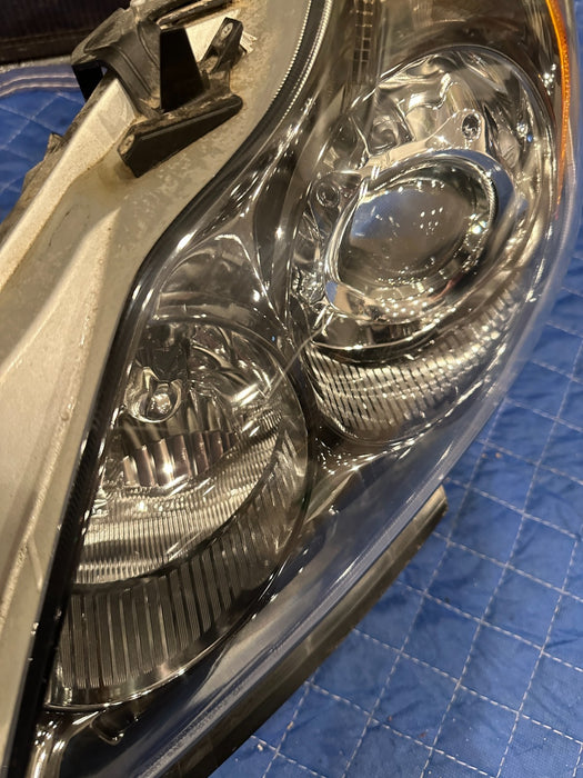2009-2011 INFINITI G37 COUPE DRIVER LEFT HEADLIGHT BLACK HOUSING OEM *BLEMISH 4*