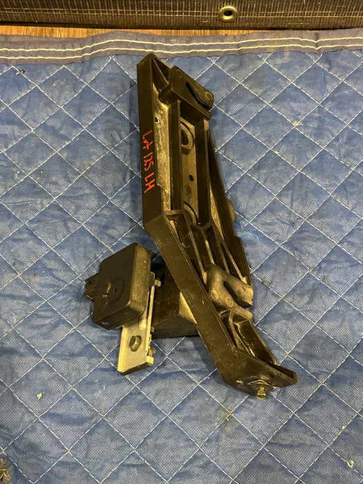 2013 NISSAN 370Z LEFT HEADLIGHT SUPPORT BRACKET OEM