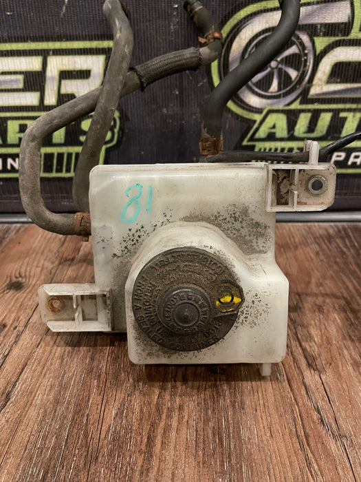 2014 TOYOTA PRIUS V BRAKE FLUID MASTER CYLINDER RESERVOIR TANK W/ LINE HOSES OEM