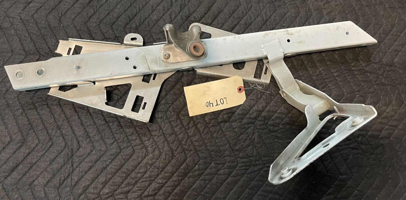 2017 AUDI R8 V10 BRACKET OEM 4S0 907 461 A