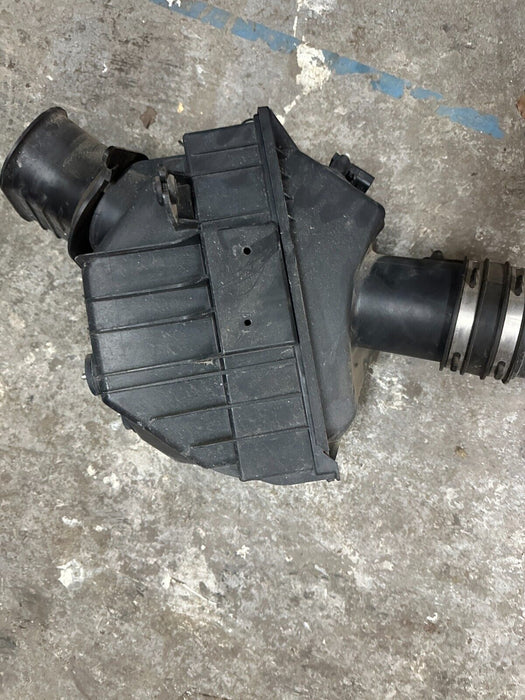 2016 2018 NISSAN TITAN XD 5.0L CUMMINS AIR INTAKE FILTER BOX ASSEMBLY W/ TUBE