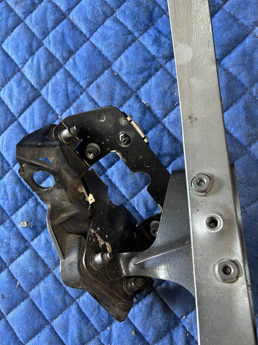 2012 AUDI R8 FRONT DRIVER LEFT FENDER RADIATOR SUPPORT STRUCTURE 420805371